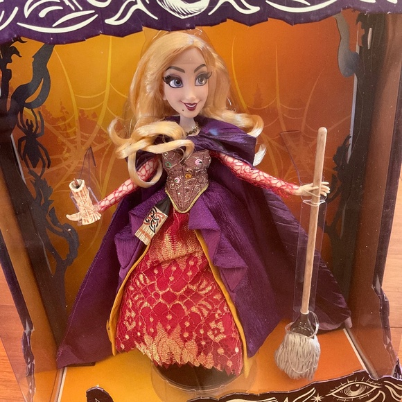 DISNEY HOCUS POCUS SANDERSON SISTER SARAH LTD DOLL  NWT - Picture 1 of 4